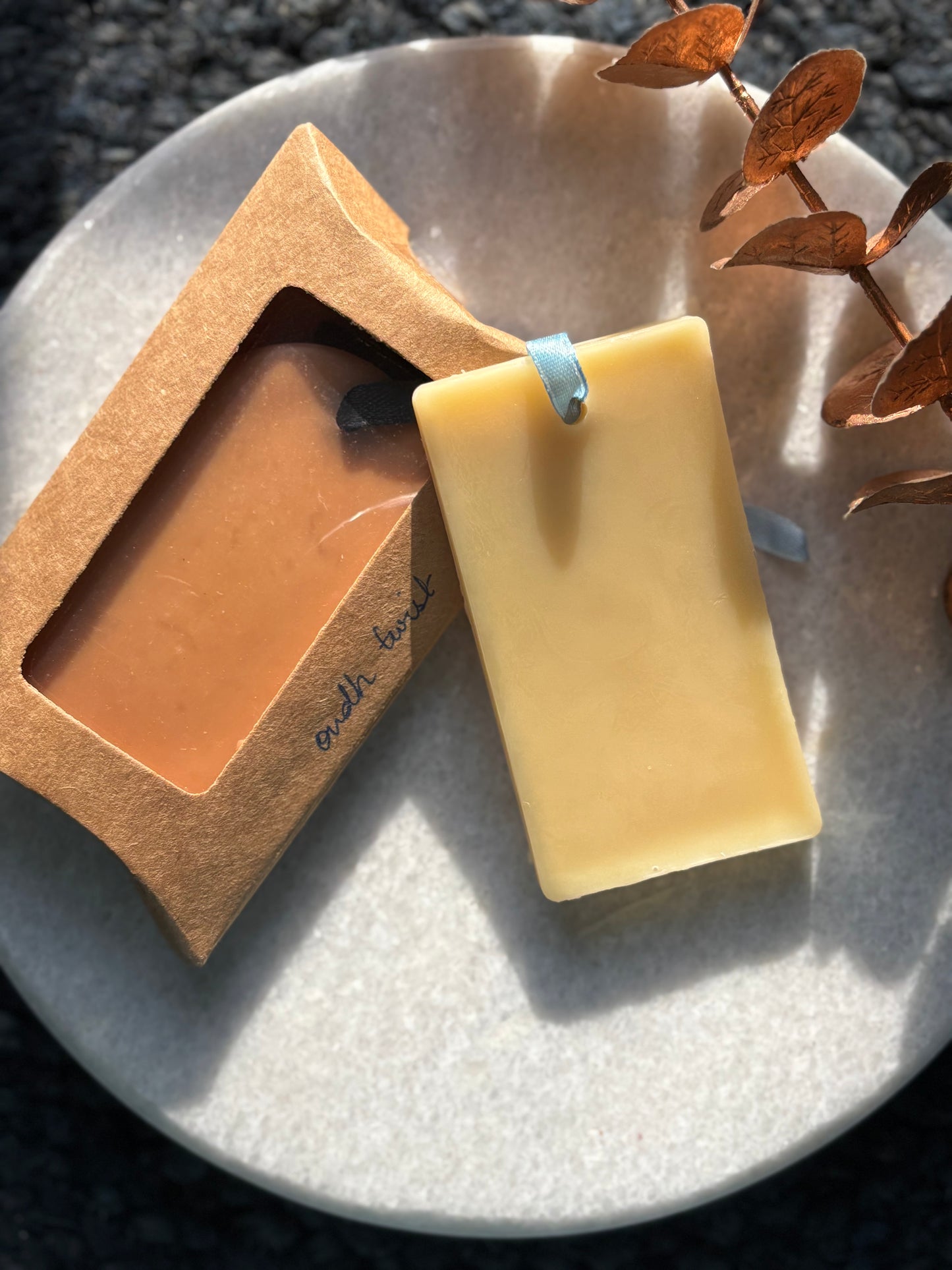 Wardrobe Wax Tablet - Oudh Twist Fragrance