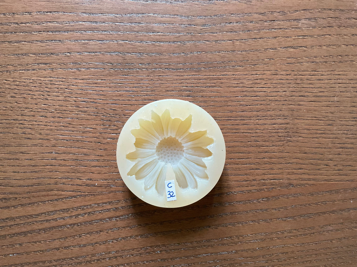 Mould - Daisy - C32